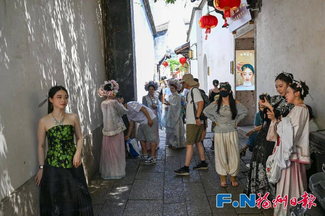 商圈营业额涨了……这个假期福州上大分!开元棋牌app游客增加、文创品卖爆、(图8) 商圈营业额涨了……这个假期福州上大分!开元棋牌app游客增加、文创品卖爆、(图8)