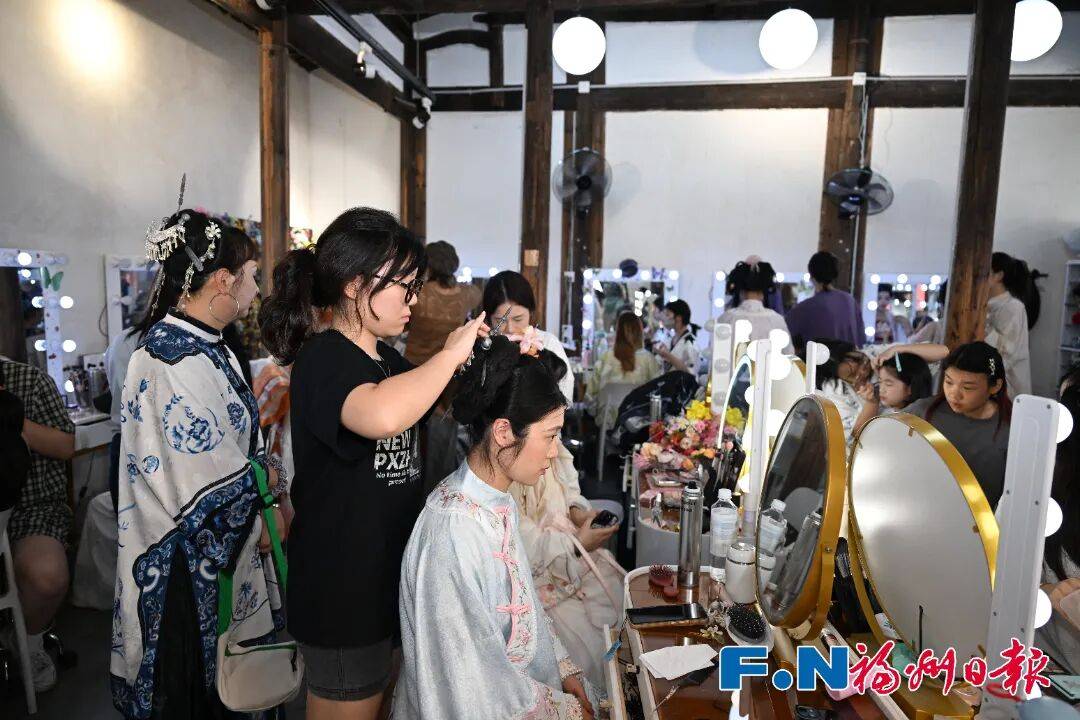 商圈营业额涨了……这个假期福州上大分!开元棋牌app游客增加、文创品卖爆、(图10) 商圈营业额涨了……这个假期福州上大分!开元棋牌app游客增加、文创品卖爆、(图10)